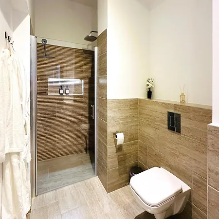 Apartment Romana With Terrace & Private Entrance *