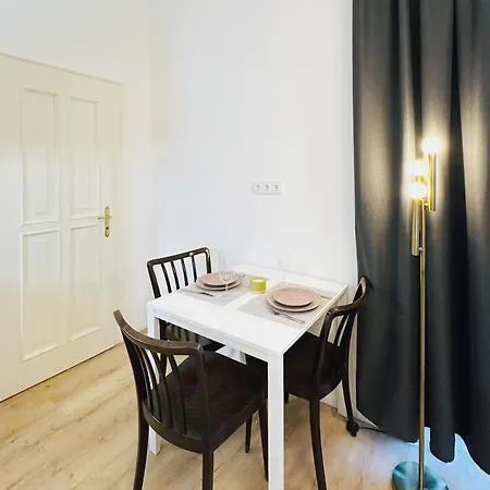 Romana With Terrace & Private Entrance