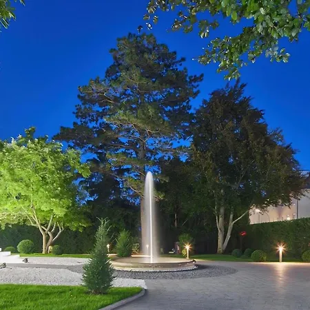 Romana With Terrace & Private Entrance Apartment