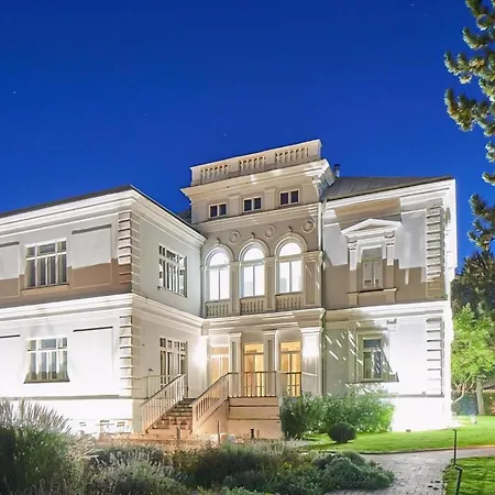 Romana With Terrace & Private Entrance